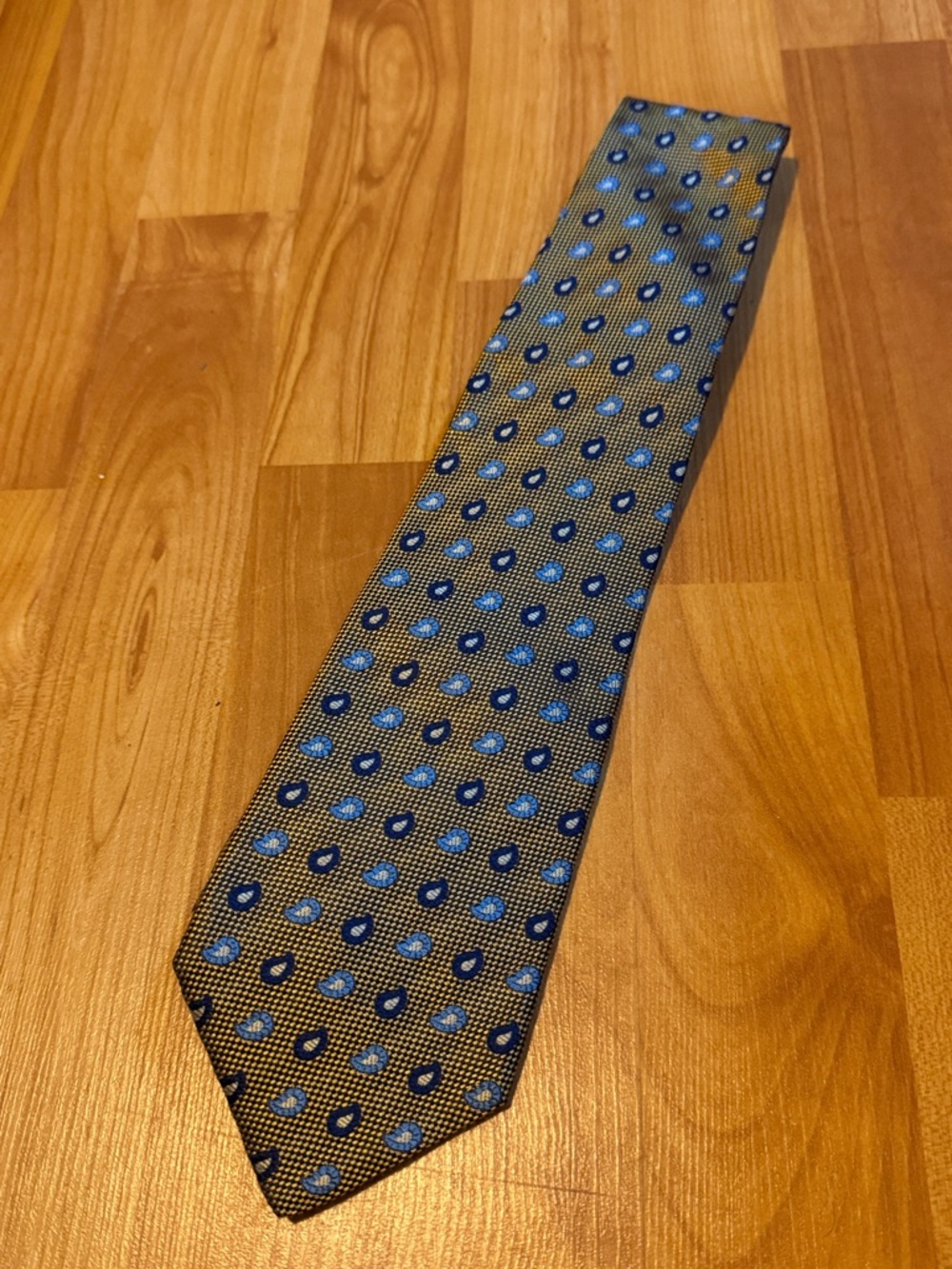 HOLLAND & SHERRY Classic/versatile Silk Tie gold– Blue & Silver Teardrop pattern